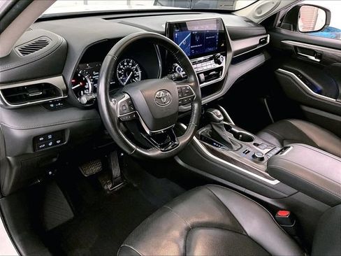 Used 2021 Toyota Highlander Limited AWD/4WD image 12