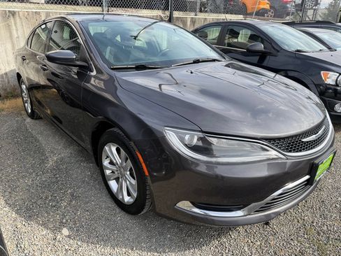 Used 2015 Chrysler 200 Limited w/ Convenience Group FWD image 3