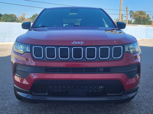 Used 2023 Jeep Compass Sport image 2