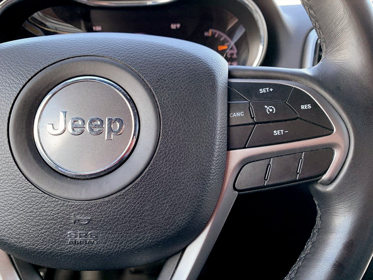 Used 2019 Jeep Grand Cherokee Laredo AWD/4WD image 21