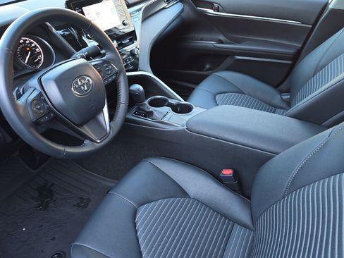 Used 2024 Toyota Camry SE image 7