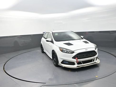 Used 2018 Ford Focus ST image 31
