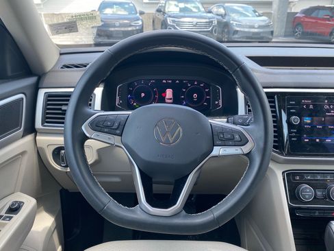 Certified 2023 Volkswagen Atlas SE w/ Panoramic Sunroof Package AWD/4WD image 4