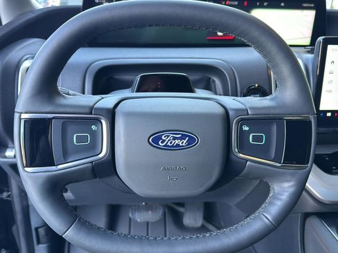 Certified 2025 Ford Expedition Active image 17