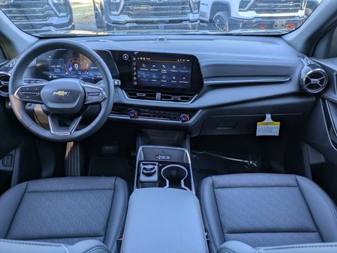 New 2026 Chevrolet Equinox LT w/ Convenience Package II FWD image 17