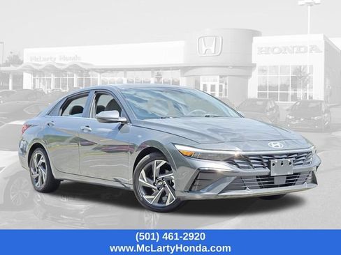 Used 2025 Hyundai Elantra SEL FWD image 22