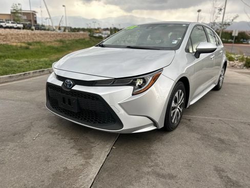 Used 2022 Toyota Corolla LE FWD image 3