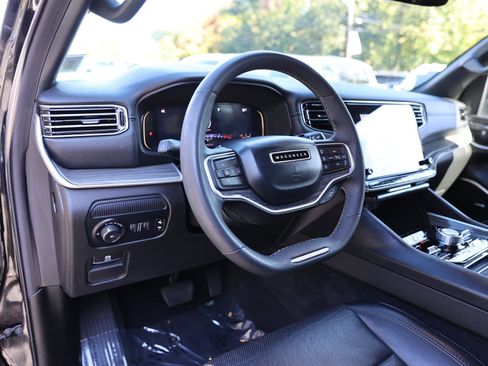 Used 2022 Jeep Wagoneer Series III w/ Flexible Seating Group image 20