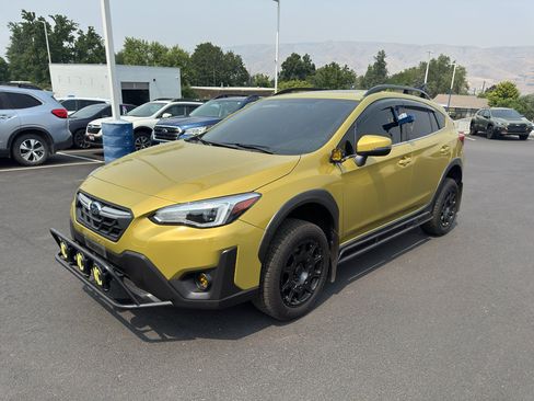 Used 2021 Subaru Crosstrek 2.5i Limited w/ Moonroof Package 2 AWD/4WD image 3
