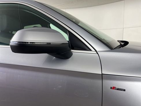 Used 2023 Audi Q5 2.0T Premium w/ Convenience Package image 12