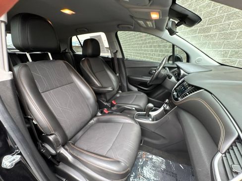 Used 2019 Chevrolet Trax LT w/ LT Convenience Package AWD/4WD image 33