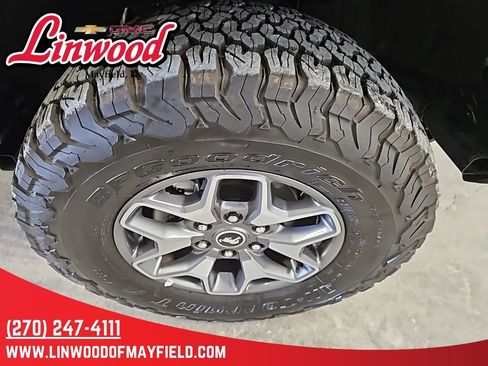 Used 2025 Ford Bronco Badlands AWD/4WD image 9