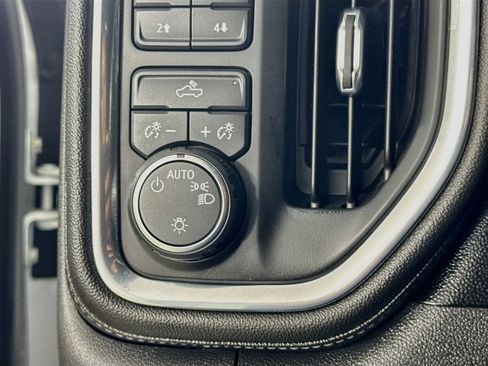 Used 2021 Chevrolet Silverado 1500 LT AWD/4WD image 15
