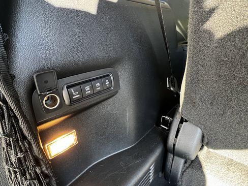 Used 2017 Ford Explorer Platinum image 51