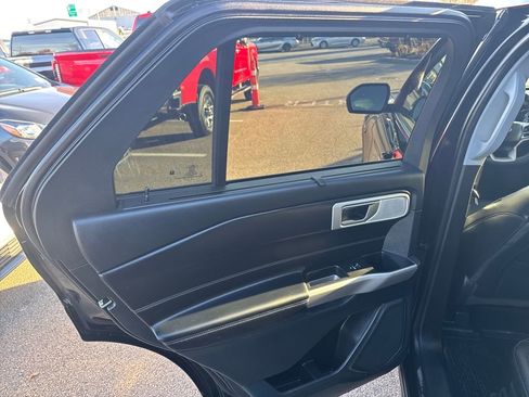 Used 2023 Ford Explorer Limited w/ Limited Technology Package image 39