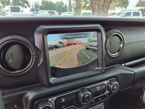 Used 2023 Jeep Gladiator Overland image 22