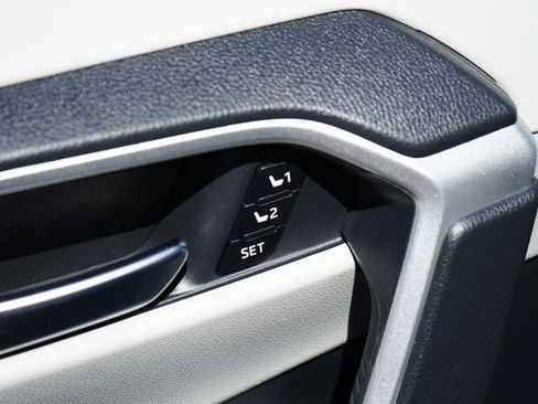 Used 2023 Toyota RAV4 XLE Premium image 16