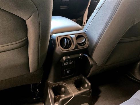 Used 2025 Jeep Wrangler Unlimited Sahara AWD/4WD image 15