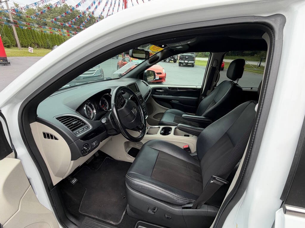 Used 2020 Dodge Grand Caravan SXT w/ Driver Convenience Group FWD image 8