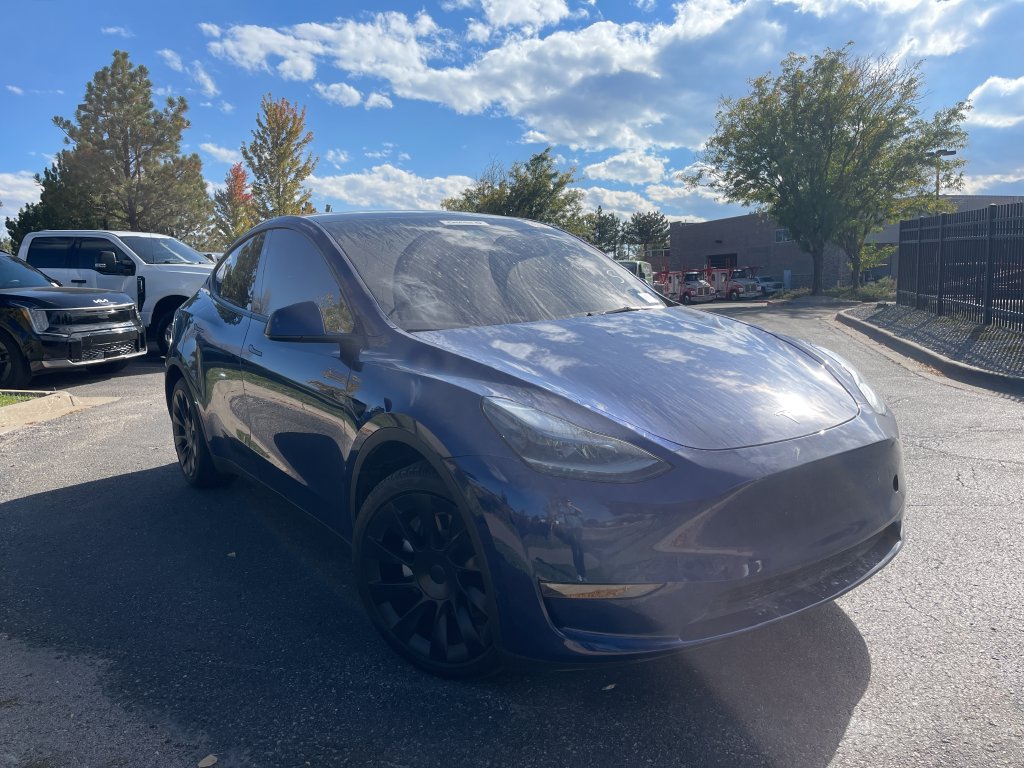 Used 2024 Tesla Model Y Long Range AWD/4WD image 1