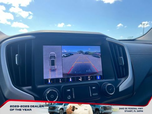 Used 2023 GMC Terrain SLT w/ Tech Package FWD image 32