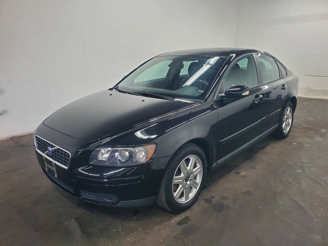 Used 2005 Volvo S40 T5 FWD image 1