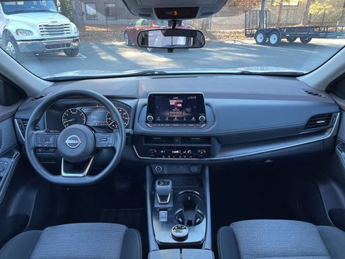 Used 2023 Nissan Rogue SV image 8