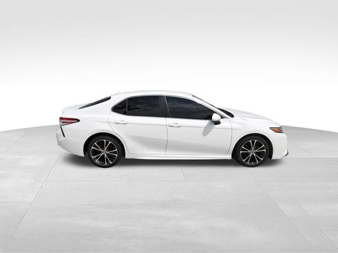 Used 2020 Toyota Camry SE FWD image 5