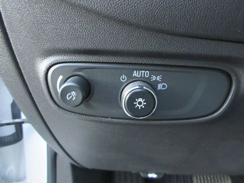 Used 2024 Chevrolet Equinox LS w/ LS Convenience Package image 22