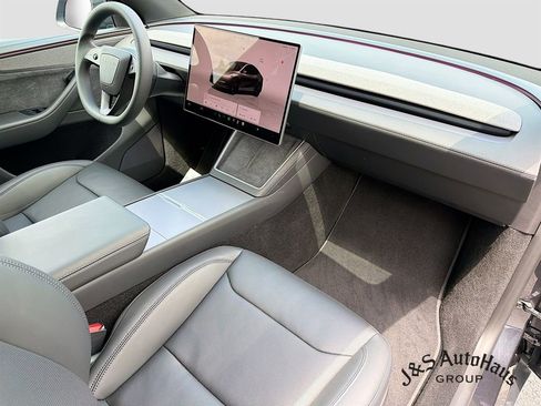 Used 2026 Tesla Model Y 2WD image 36