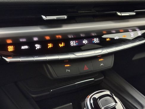 Certified 2025 Cadillac XT4 Premium Luxury image 24