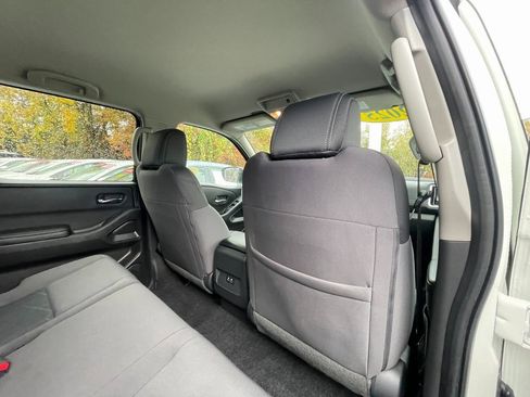 Certified 2025 Nissan Frontier SV image 20