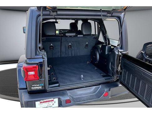 Used 2023 Jeep Wrangler Unlimited Sahara w/ Cold Weather Group AWD/4WD image 40