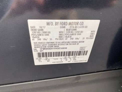 Used 2017 Ford Explorer XLT w/ Equipment Group 202A AWD/4WD image 25
