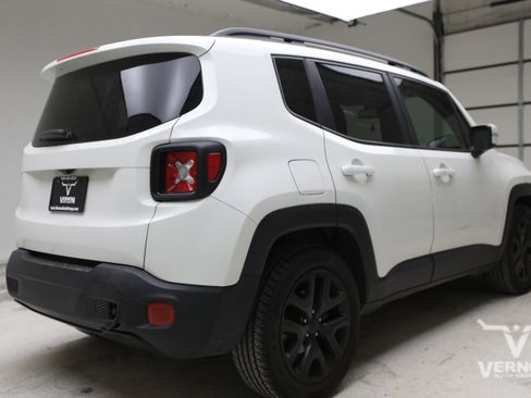 Used 2017 Jeep Renegade Altitude FWD image 4
