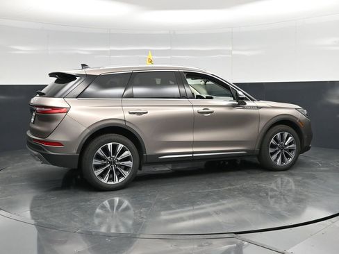 Used 2021 Lincoln Corsair Reserve AWD/4WD image 2