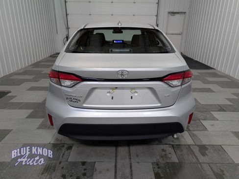 Used 2025 Toyota Corolla LE image 3