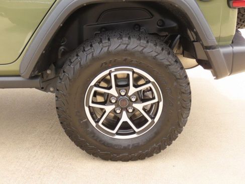 Used 2026 Jeep Wrangler Unlimited Rubicon AWD/4WD image 15