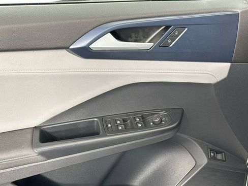 Used 2024 Volkswagen Taos SE image 24