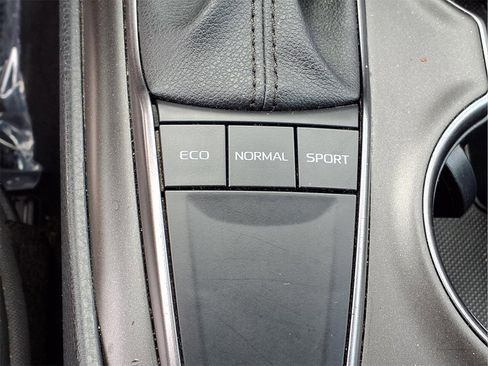 Used 2024 Toyota Camry SE image 20