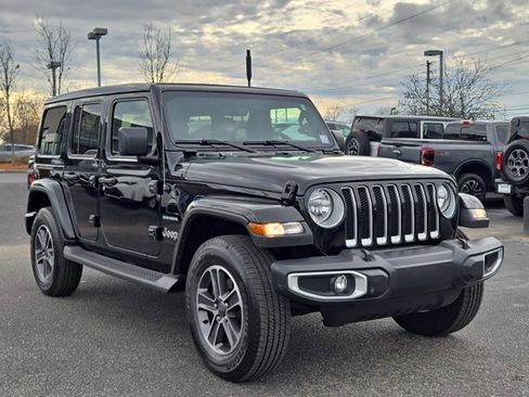 Used 2023 Jeep Wrangler Unlimited Sahara image 3