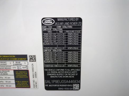 Used 2025 Land Rover Range Rover Sport SE image 31