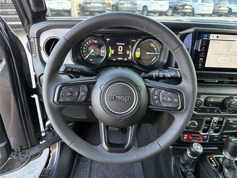 Used 2025 Jeep Wrangler Willys image 23