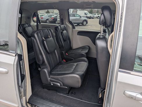 Used 2012 Chrysler Town & Country Touring w/ Entertainment Group #1 image 12