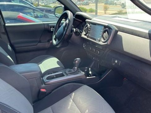 Used 2021 Toyota Tacoma TRD Sport w/ Technology Package RWD image 10