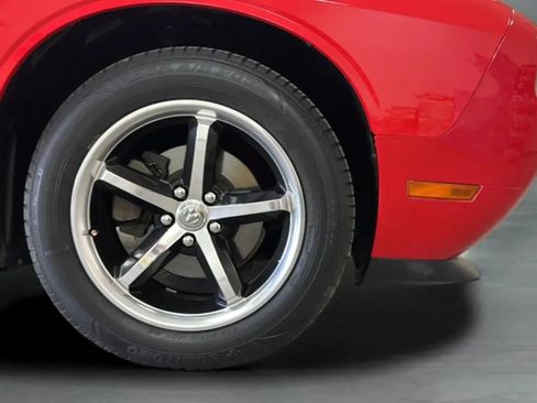 Used 2010 Dodge Challenger SE RWD image 31