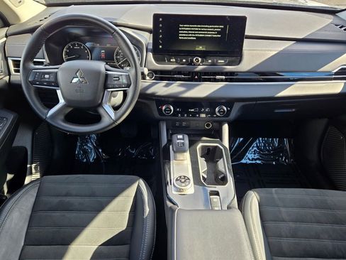 Used 2025 Mitsubishi Outlander SE image 19