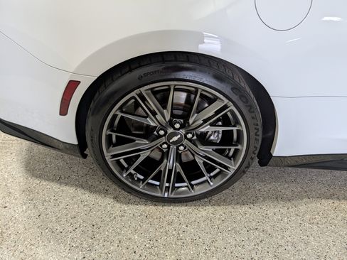 Used 2018 Chevrolet Camaro ZL1 RWD image 13
