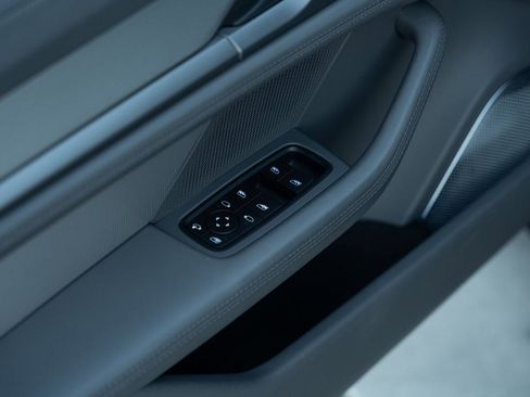 Used 2022 Porsche Taycan Turbo S image 69