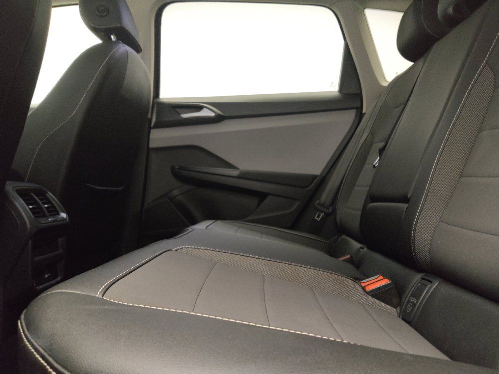 Used 2022 Volkswagen Taos SE FWD image 18